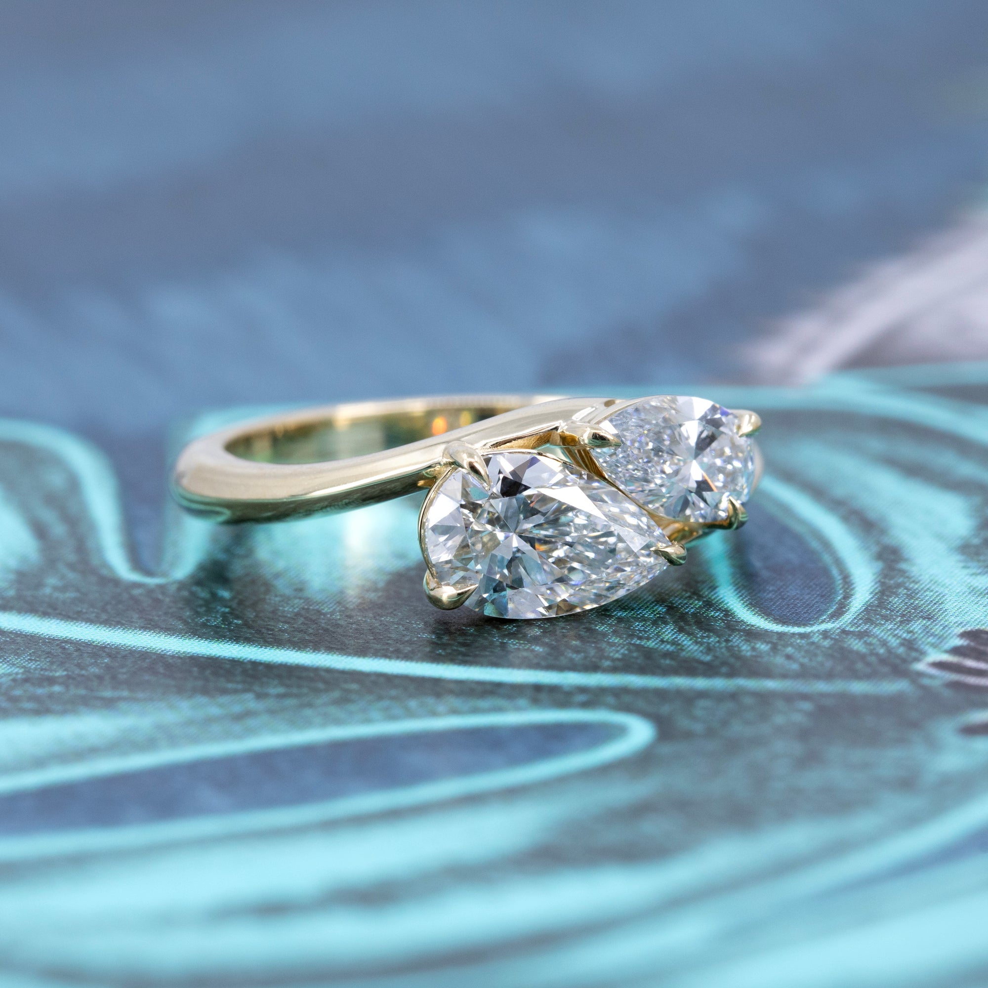 TOI &amp; MOI PEAR SHAPE DIAMOND | Yellow Gold