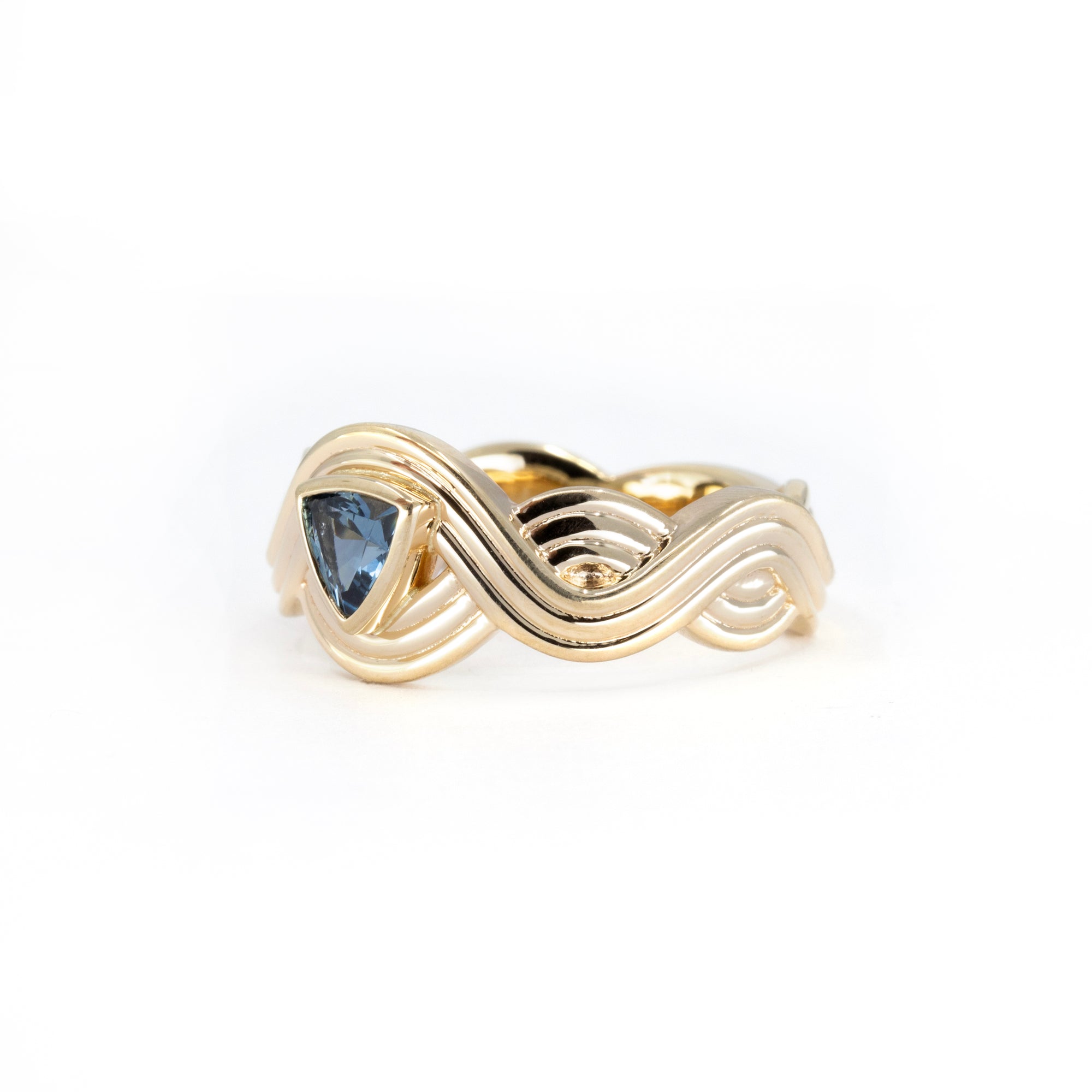 TRILLION TEAL SAPPHIRE WAVY RING | Yellow Gold