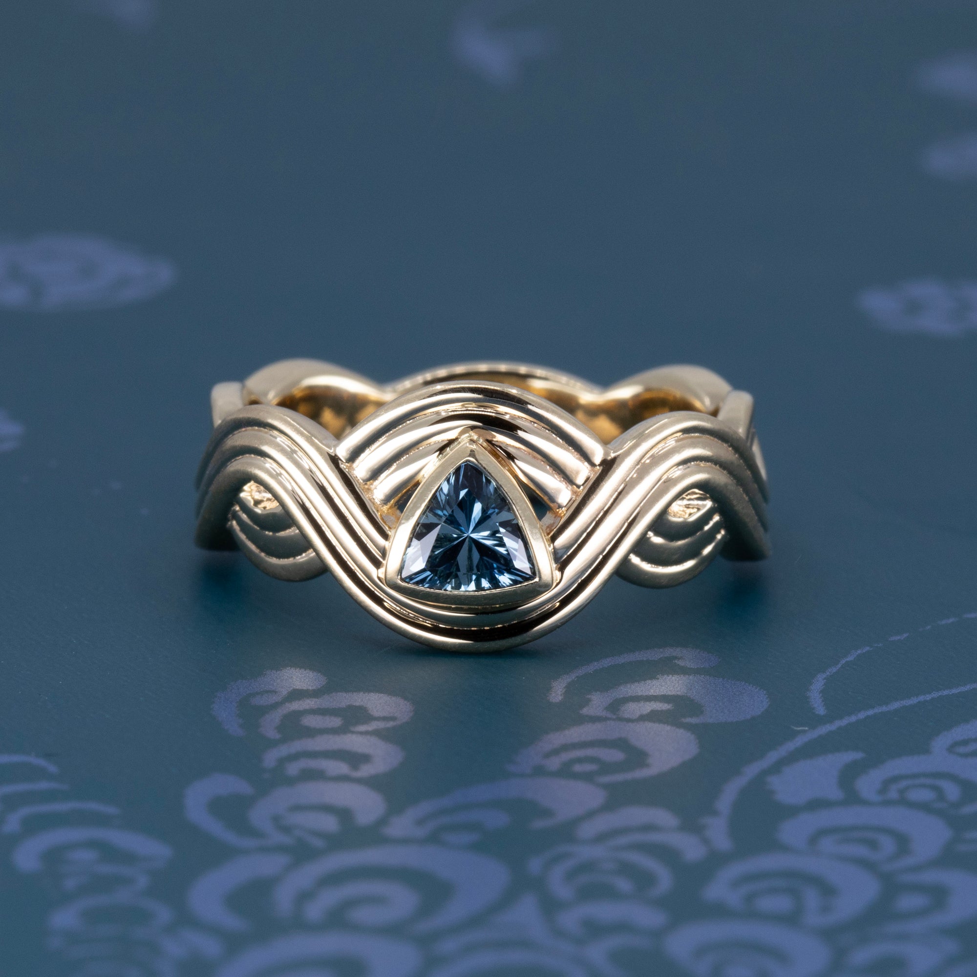 TRILLION TEAL SAPPHIRE WAVY RING | Yellow Gold