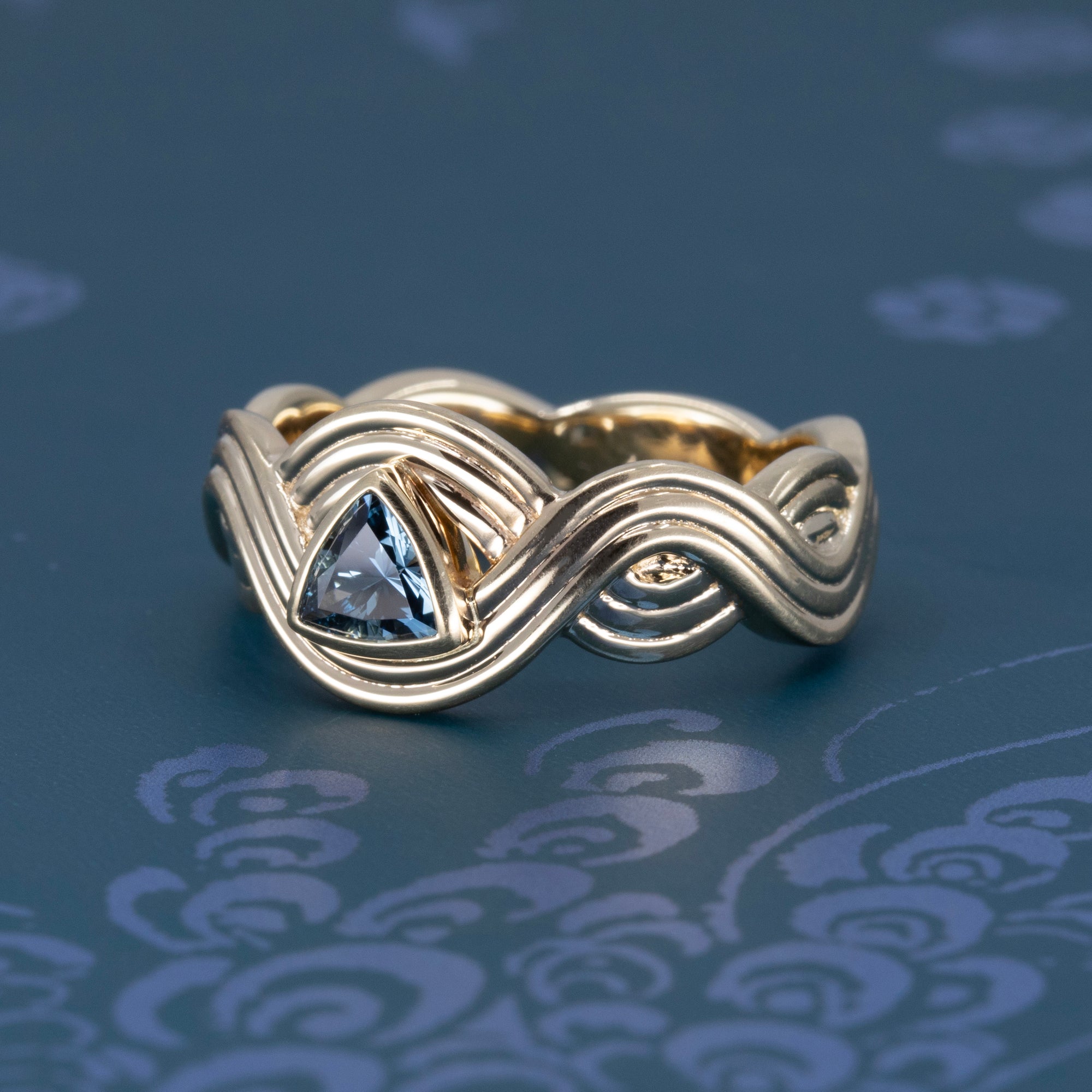 TRILLION TEAL SAPPHIRE WAVY RING | Yellow Gold