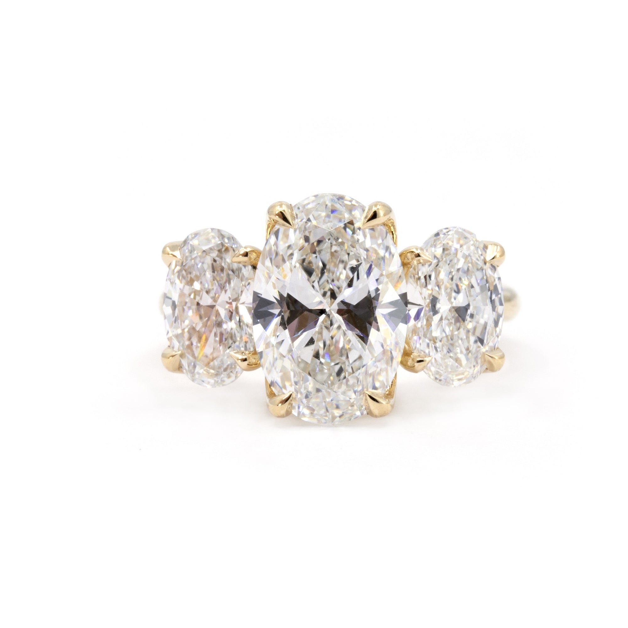 TRILOGY OVAL SHAPE DIAMOND RING | Yellow Gold
