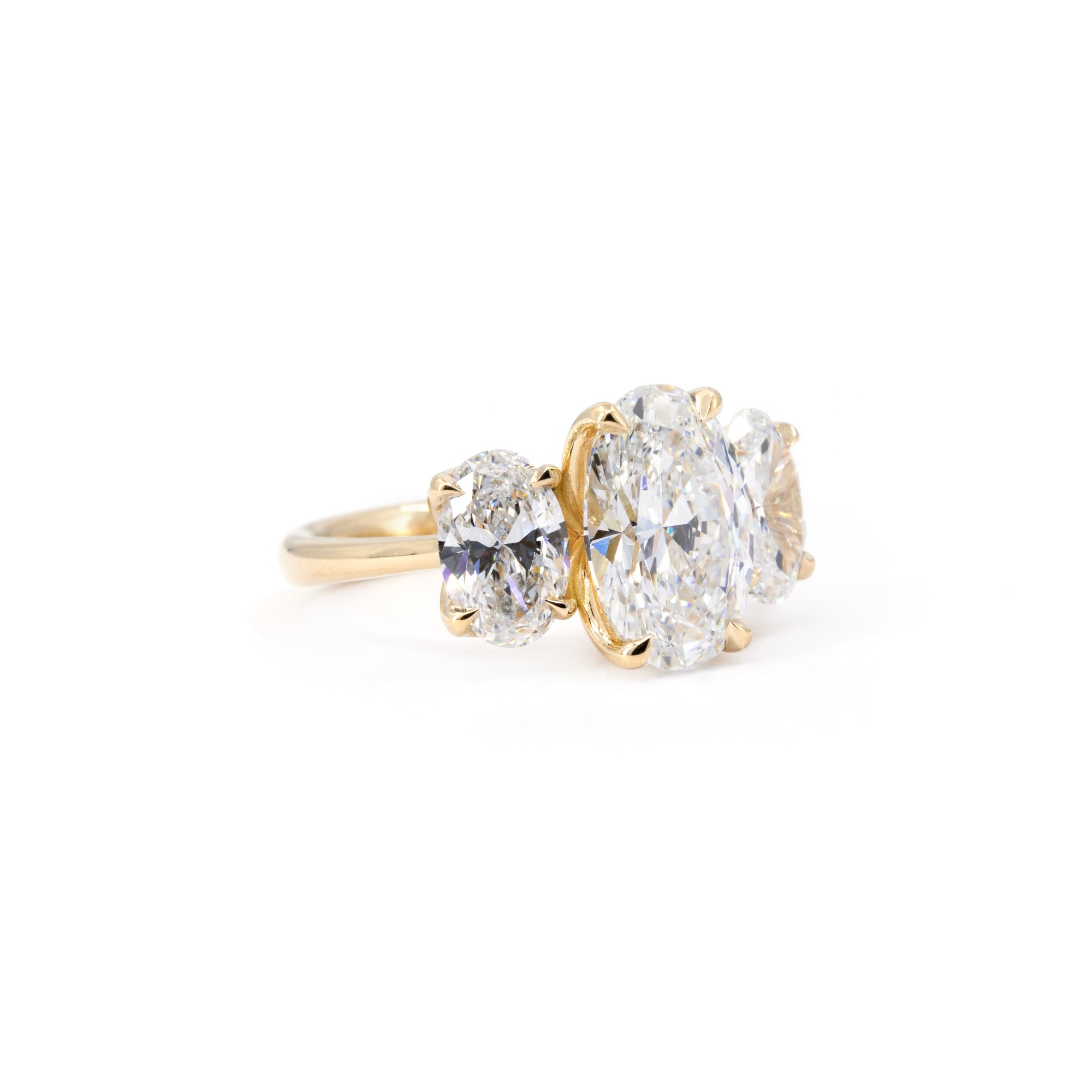 TRILOGY OVAL SHAPE DIAMOND RING | Yellow Gold