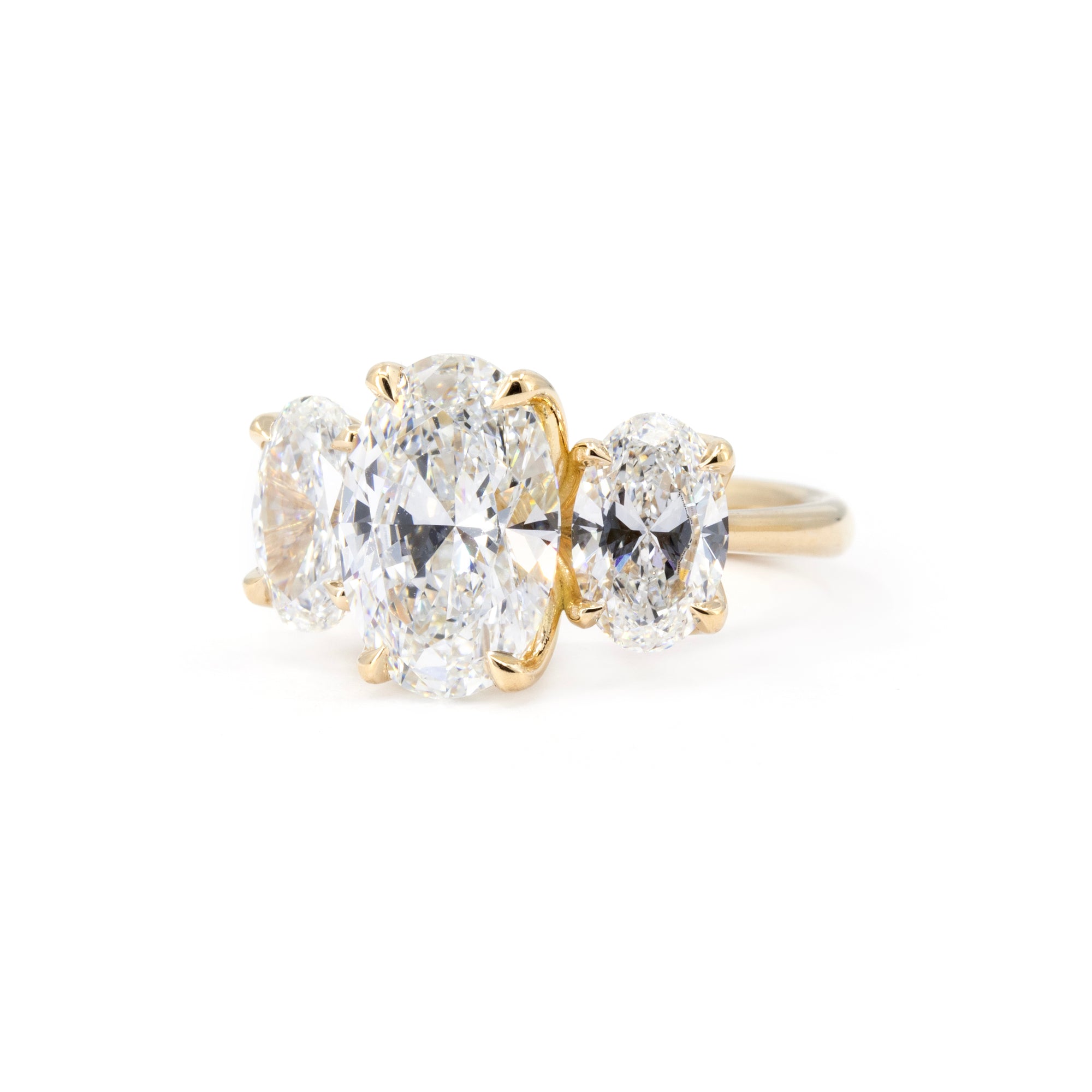 TRILOGY OVAL SHAPE DIAMOND RING | Yellow Gold