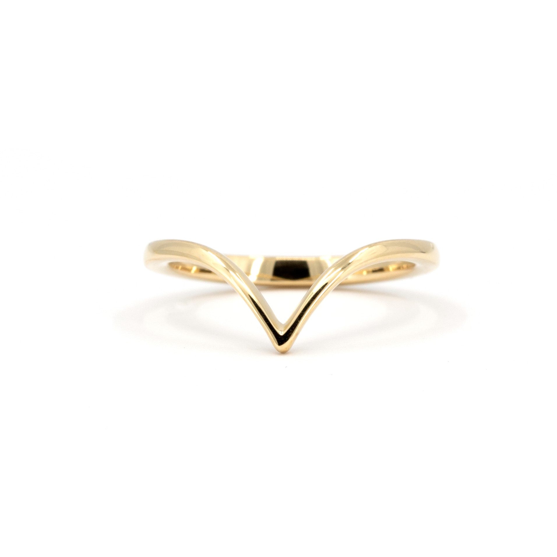 V-Shaped Wedding Band in Yellow Gold, handcrafted by Bena Jewelry in Montreal – A minimalist and elegant wedding ring designed to fit perfectly with engagement rings.