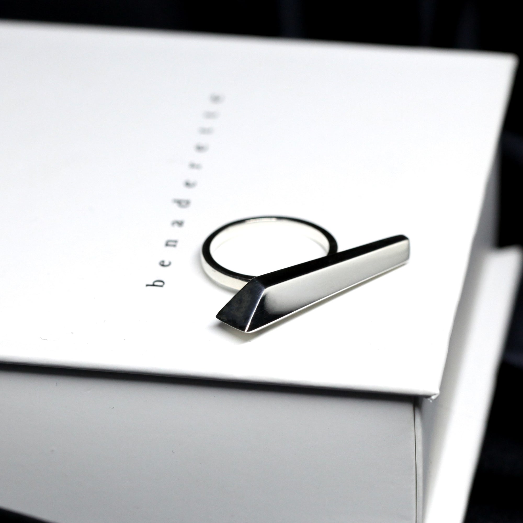 Side view of Allure White Gold Ring – A refined yet striking fine jewelry piece, blending minimalism with a strong presence.