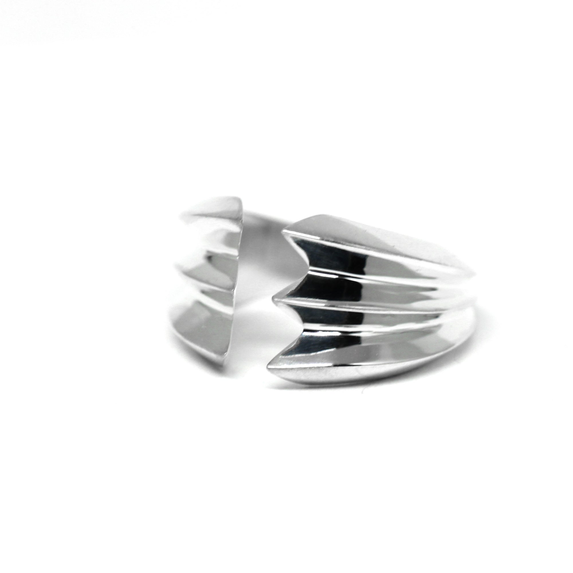 Side view of Crush Ring in White Gold – A contemporary unisex jewelry piece with an avant-garde, high-polish structure.
