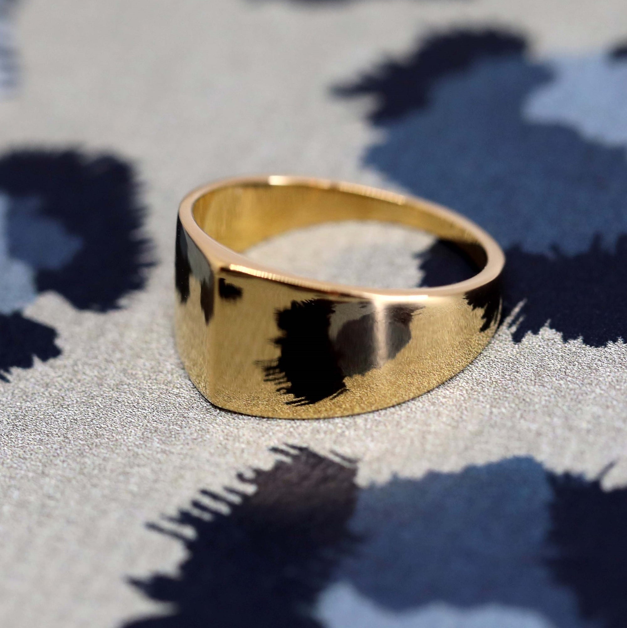 Side view of Lump Ring in Yellow Gold – A modern fine jewelry piece with a strong, sculptural presence.
