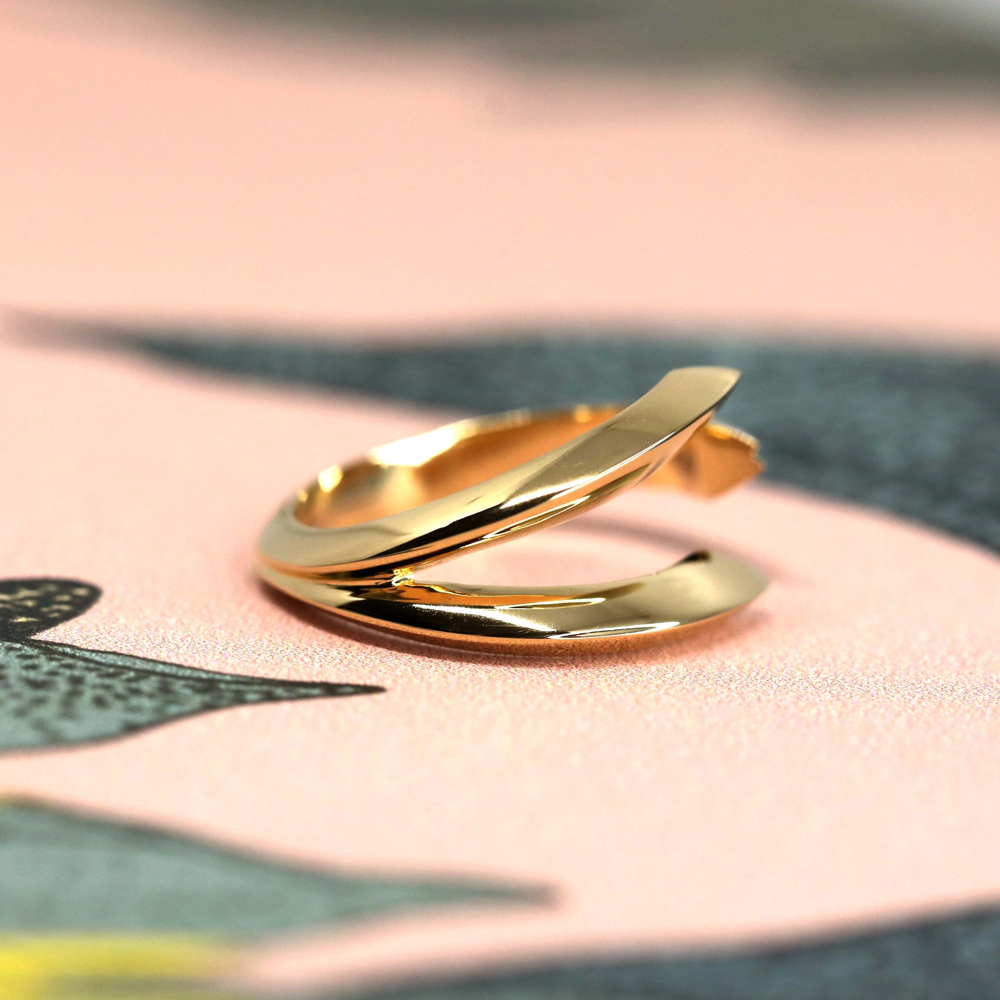 Side view of Fang Ring in Yellow Gold – A modern, avant-garde gold ring with a unique open structure for a bold look.