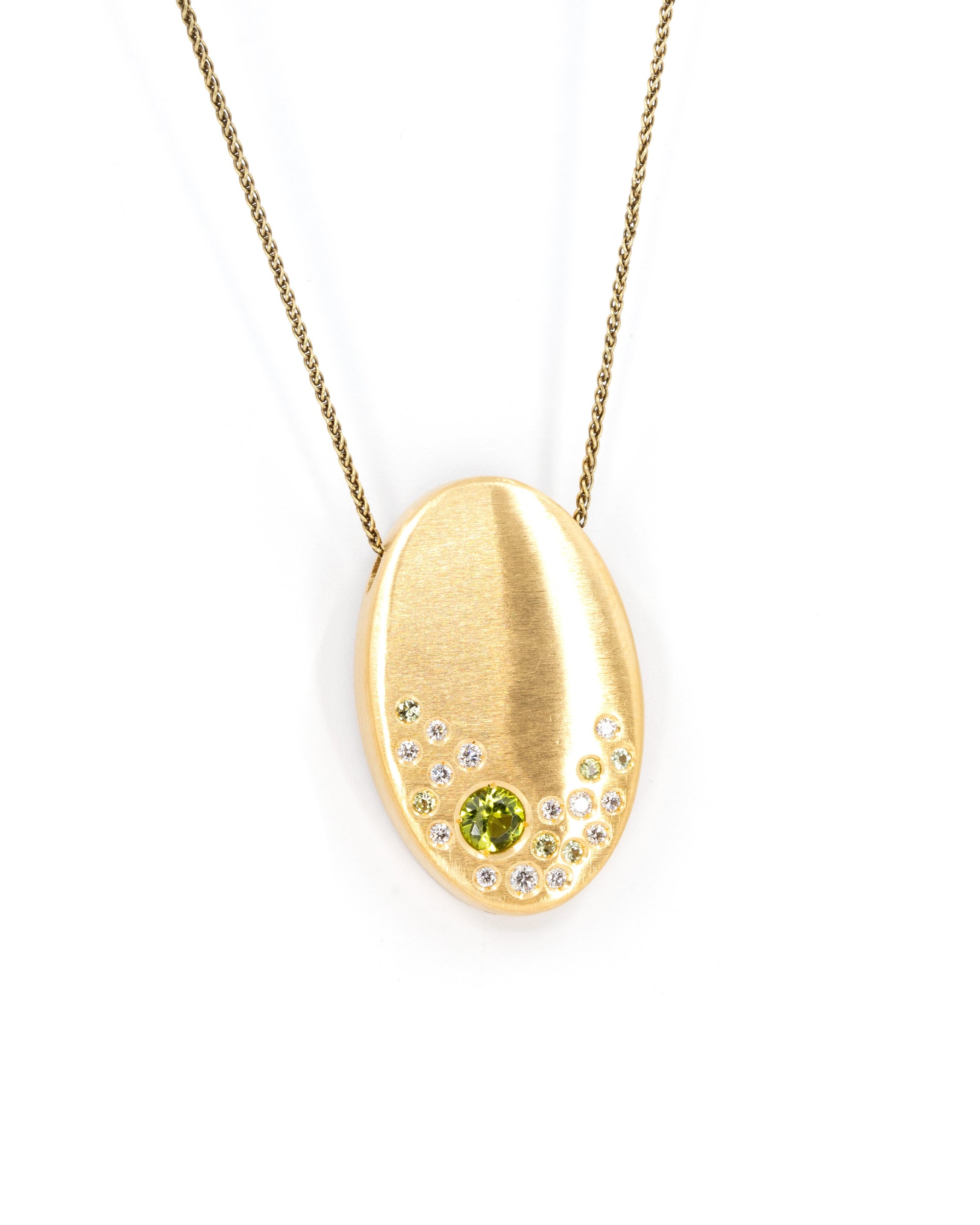 Custom Oval 22K Gold Pendant with Peridot &amp; Diamonds, made in Montreal – A bespoke gold necklace featuring scattered bezel-set diamonds and a round peridot, designed by Bena Jewelry.