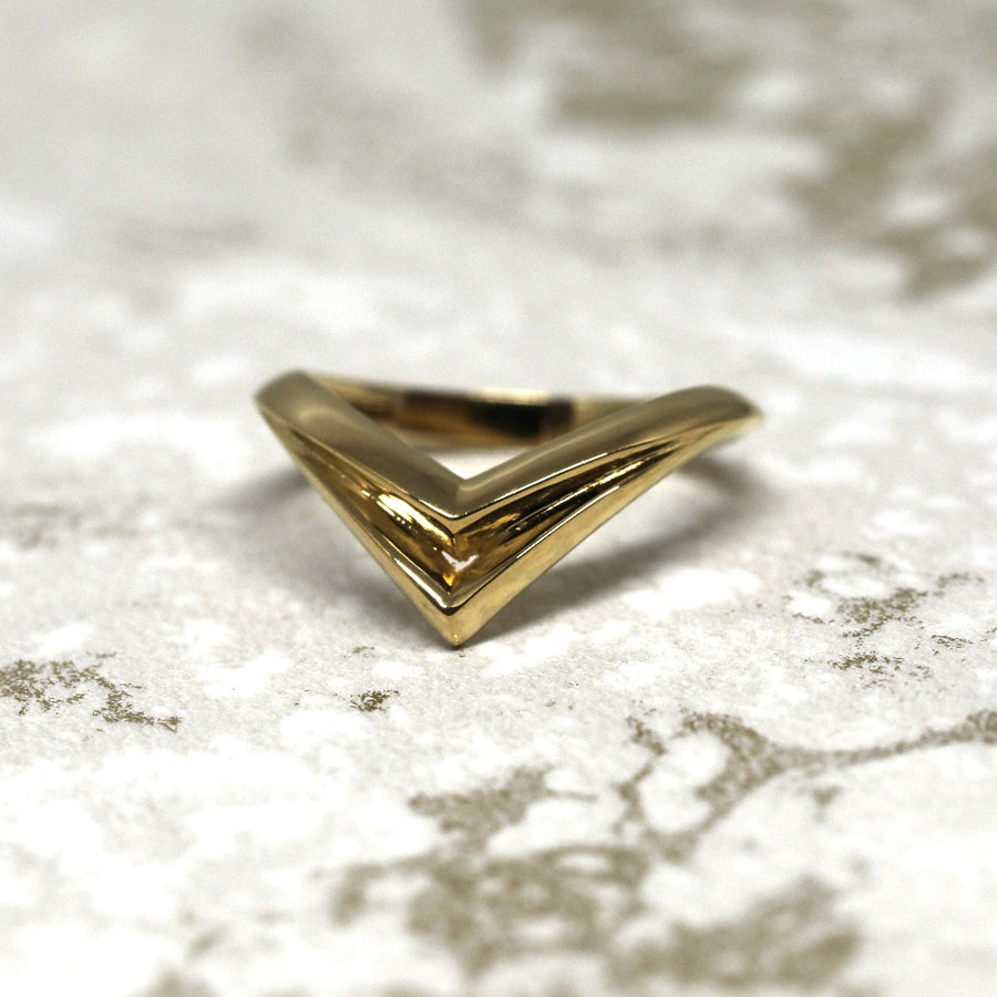 Front view vermeil gold edgy ring bena jewelry minimalist jewelry style fashion jewels montreal made in canada