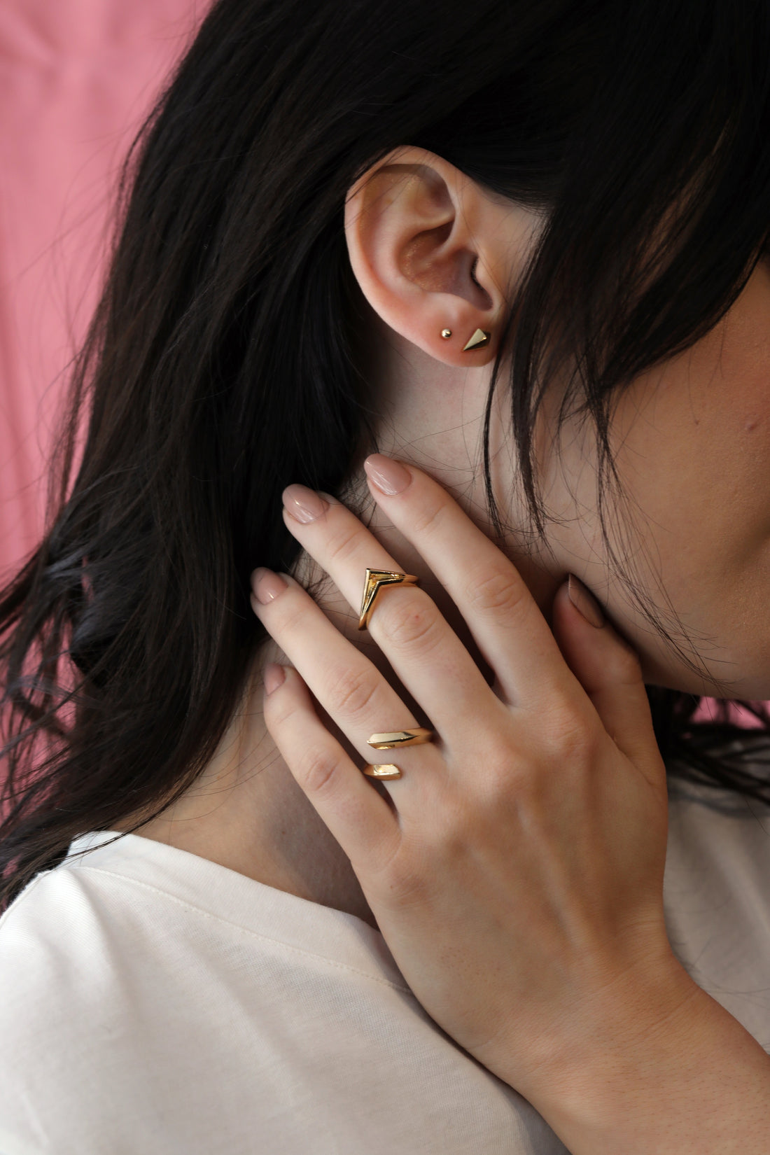 girl wearing a vermeil gold plated simple band minimalist ring yellow gold silver plated jewelry bena jewelry montreal