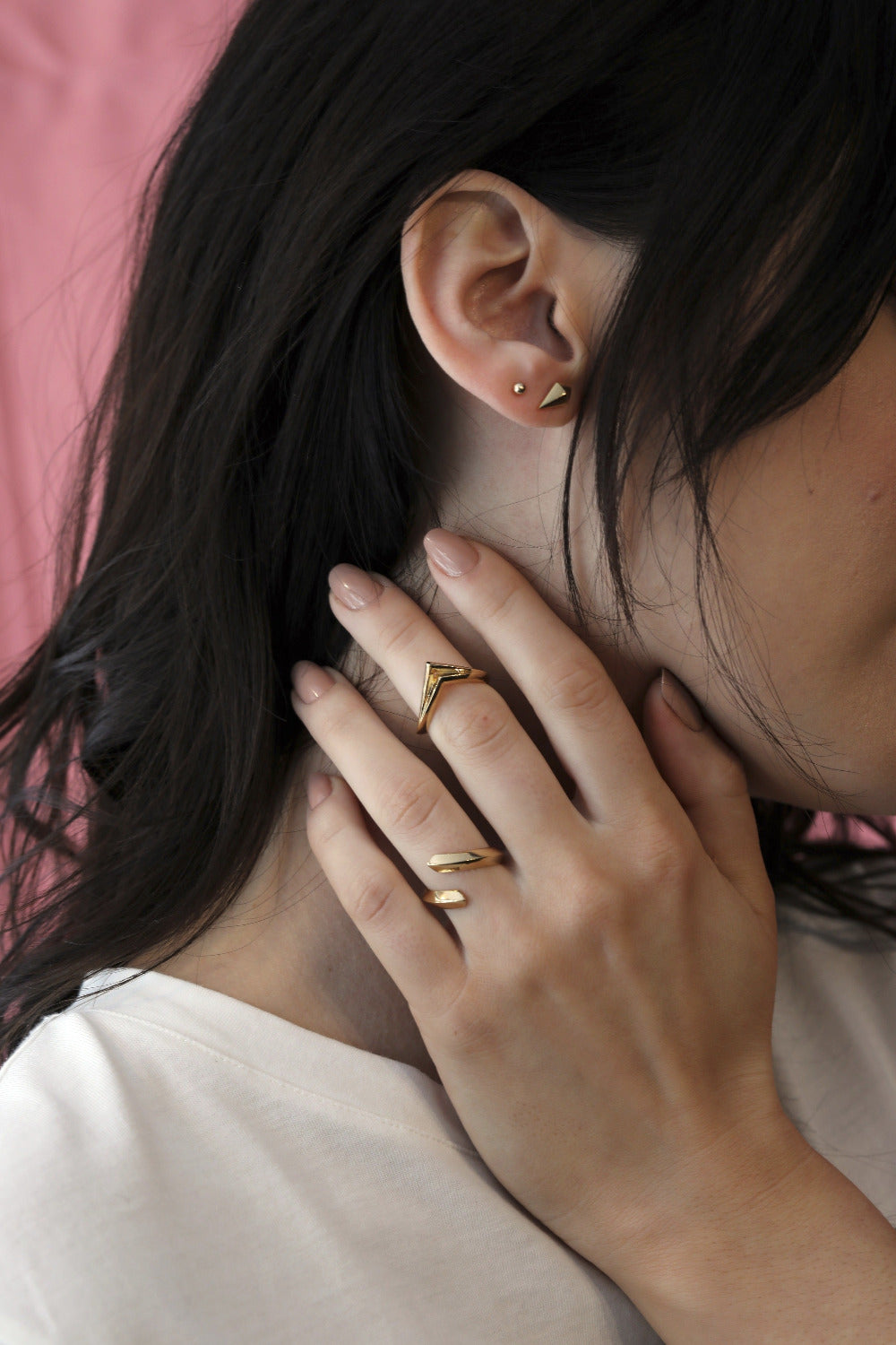 Girl wearing bena jewelry vermeil gold ring studs earrings yellow gold silver plated jewelry Minimalist simple ring everyday jewelry montreal made in canada