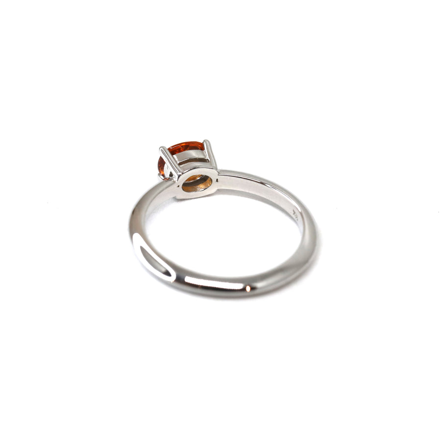 back view of minimalist garnet gold ring custom made garnet jewelry montreal bena jewelry custom color gemstone fine jewelry