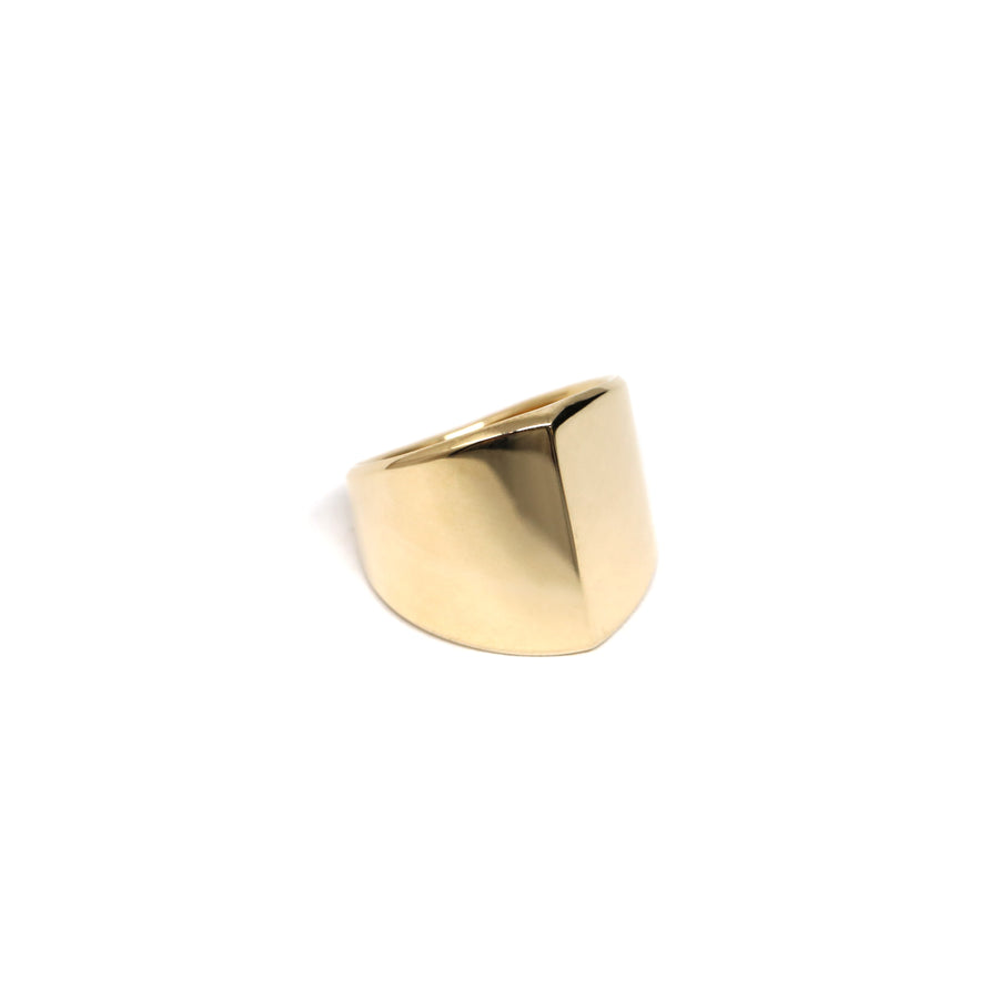 Top view of bena jewelry yellow gold unisexe edgy ring design simple minimalist shape jewelry designer montreal made in canada little italy jeweler modern fine gold jewelry design