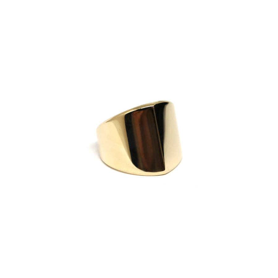 Edgy ring yellow gold fine jewelry custom made in montreal fine gold jeweler little italy montreal bena jewelry ring custom ring designer simple ring bague en or jaune collection edgy fait à montreal handmade in canada
