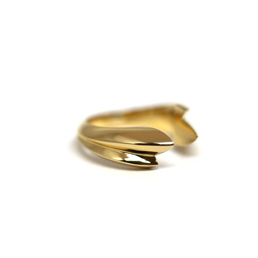Side view bena jewelry edgy ring vermeil gold fine jewelry montreal silver yellow gold plated unisexe modern minimalist design montreal made in canada fine jewelry