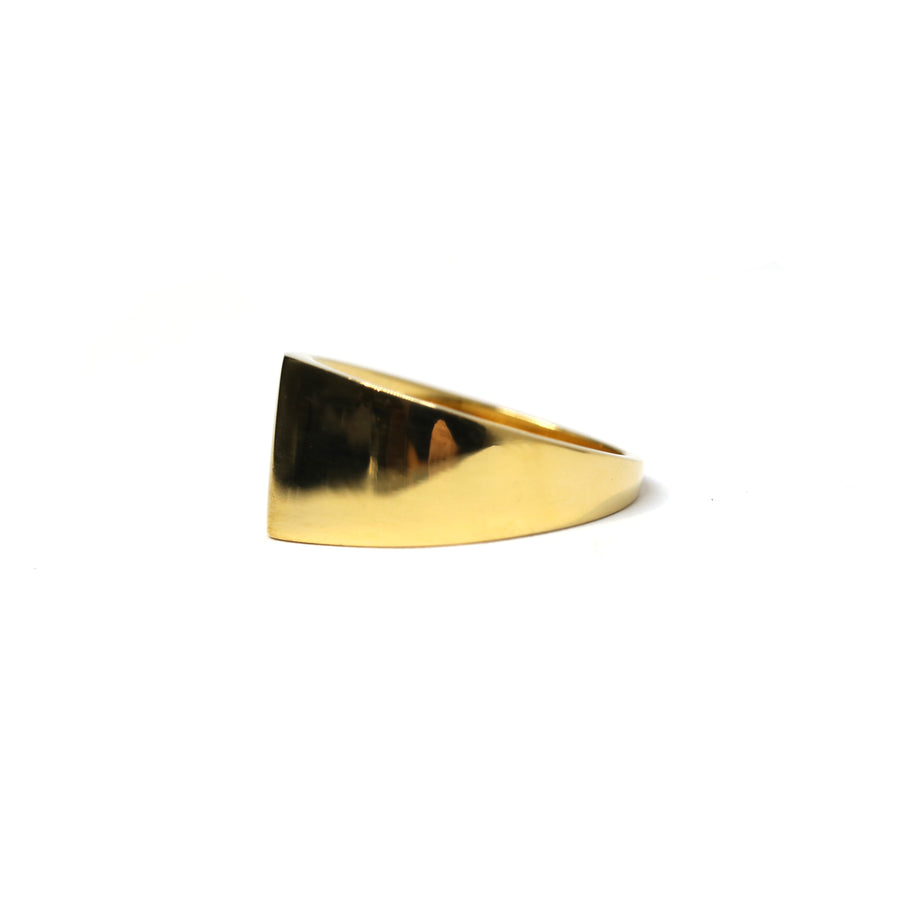 Side view of bena jewelry vermeil gold edgy ring made in montreal minimaliste jewelry designer unisexe fine jewelry montreal jewelry gallery ruby mardi little italy montreal