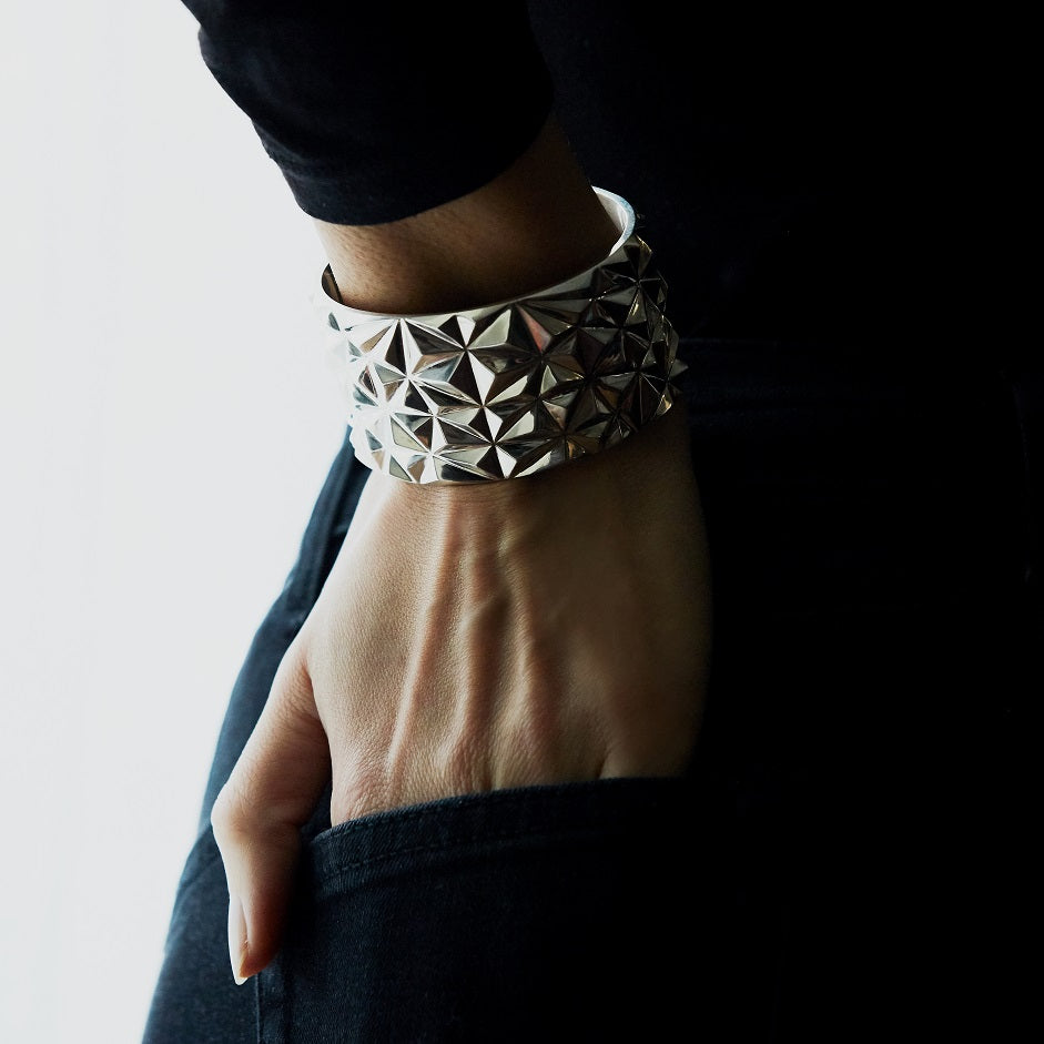 Woment wearing statement bracelet. Silver jewelry bracelet Bena Jewelry Montreal