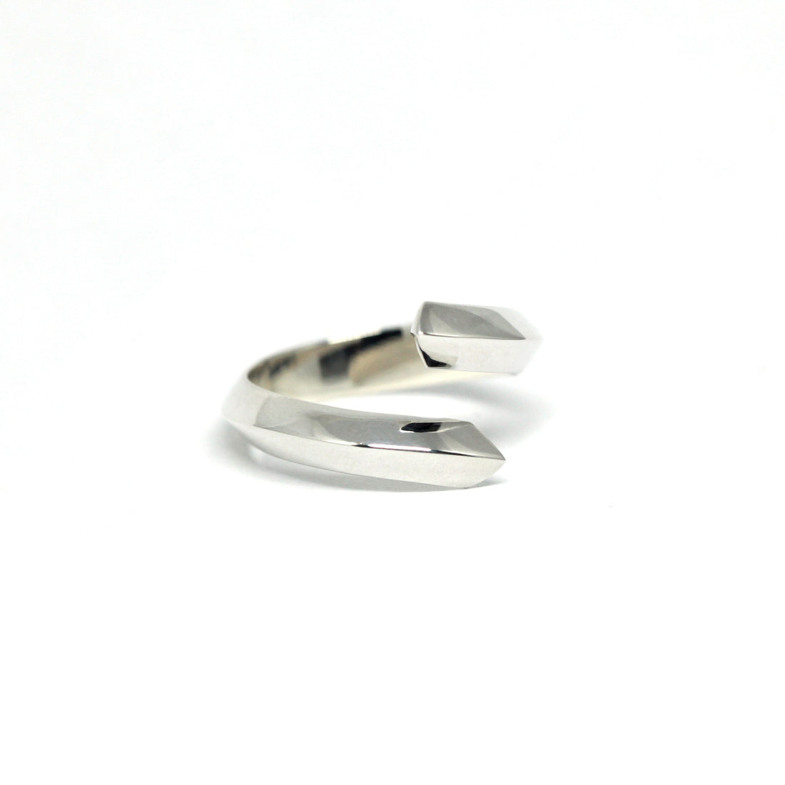 side view of bena jewelry white gold men ring montreal jewelry design ruby mardi montreal