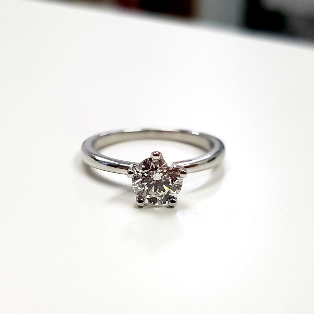 top view of bena jewelry diamond engagement ring montreal handamde fine jewelry custom made bena jewelry bridal ring montreal little italy diamond jewelry