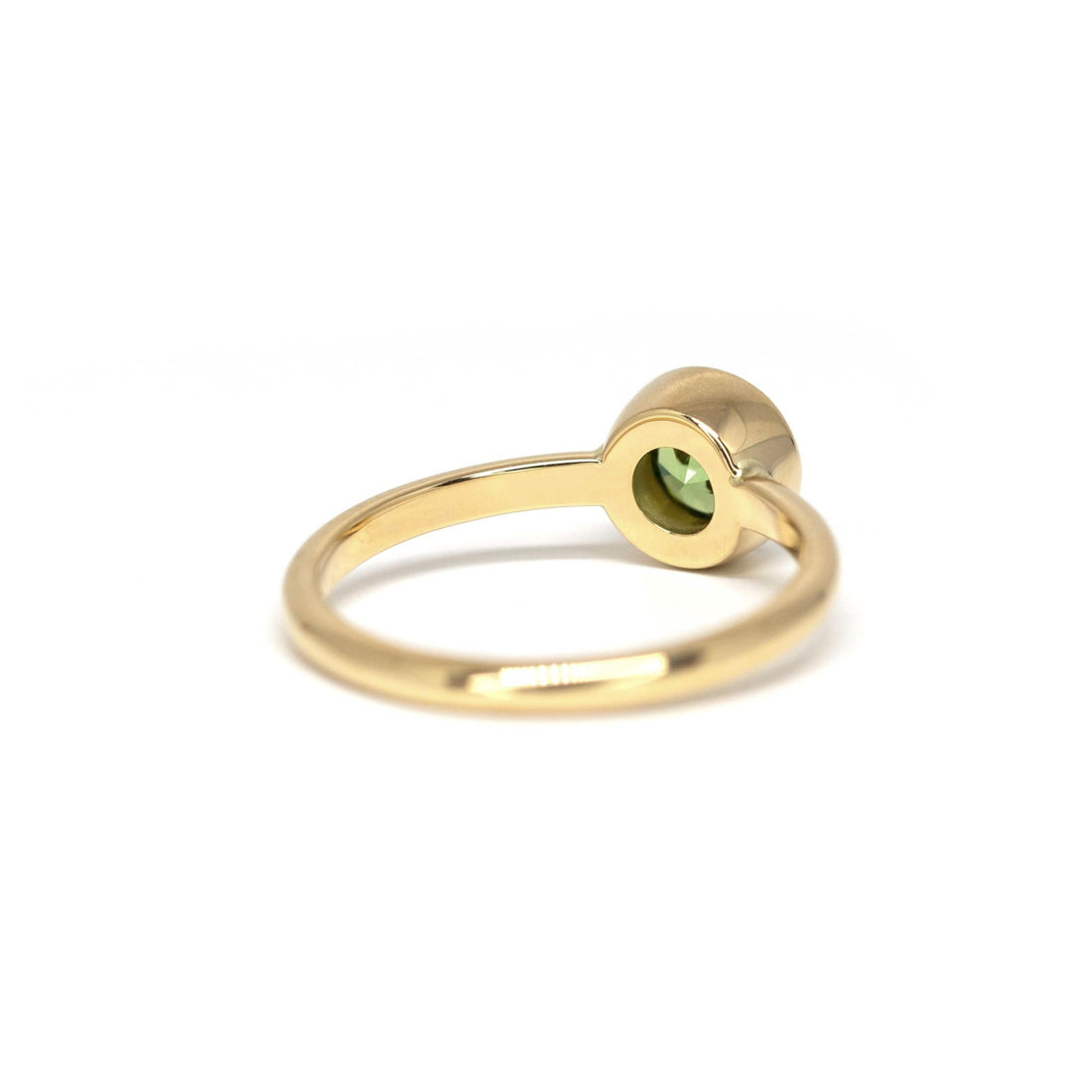 back view of round gemstone engagement ring bena jewelry montreal bezel setting ring yellow gold