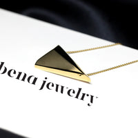Vermeil gold side view of pyramidal pendant mirror effect fine minimalist bena jewelry