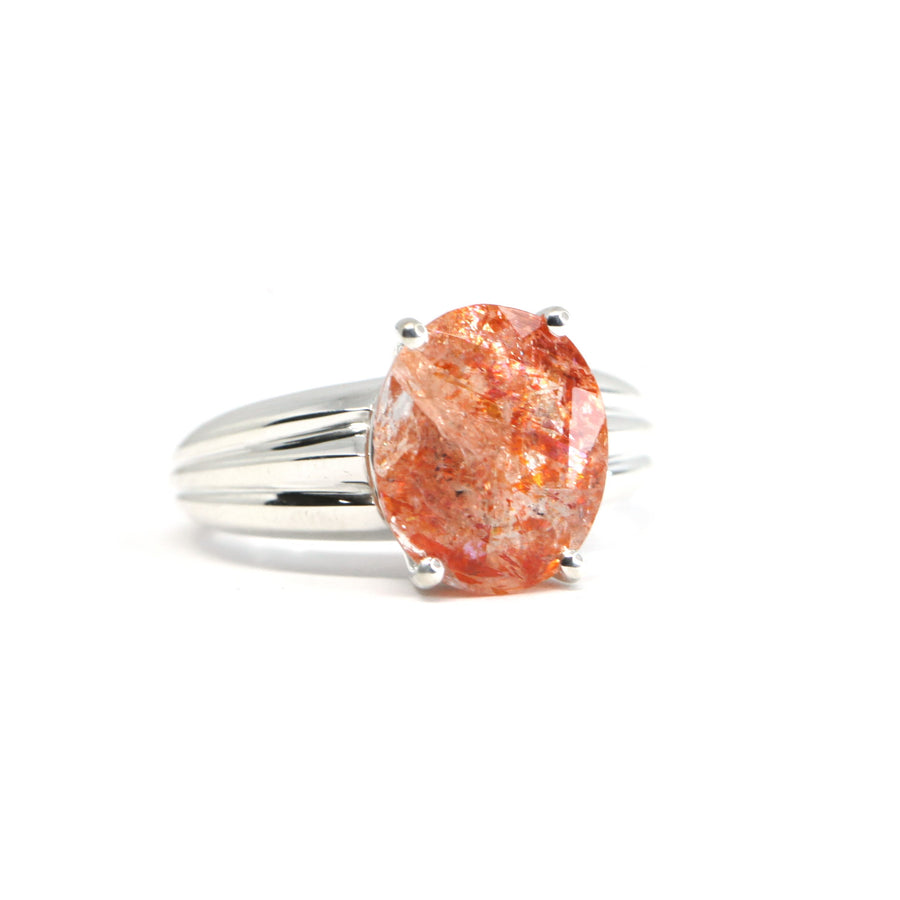 side view of sunstone cocktail ring custom made jewelry silver ring bold oval shape orange unique gems custom made in montreal canada 