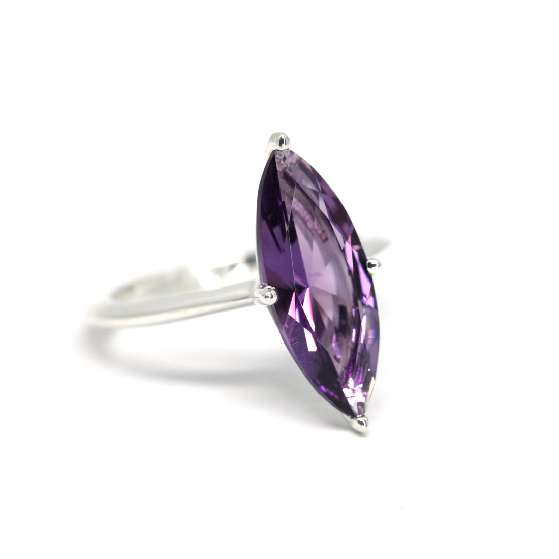 Front view of marquise amethyst gemstone custom ring cocktail jewelry montreal handemade in canada simple bold cocktail ring silver gemstone jewelry montreal made in canada bena jewelry edgy fashion ring design