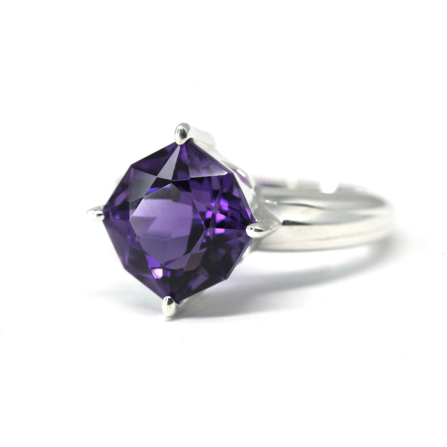 side view of amethyst cocktail ring silver custom made creation bridal jewelry handmade montreal bena jewelry designer