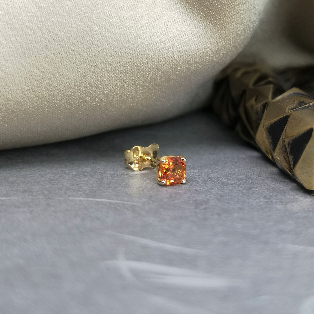 Orange sapphire gemstone trillion cut stud earrings 18 kt yellow gold 