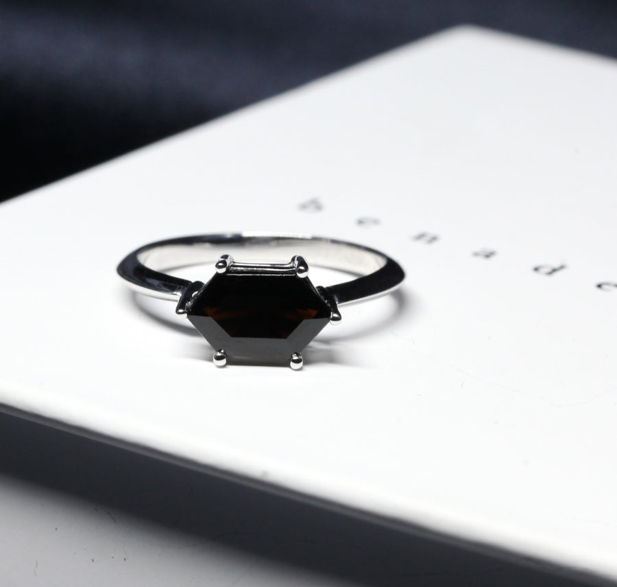 Front view of hexagonal black spinel fancy shape ring white gold color gemstone fine jewelry montreal made in canada fine jewelry