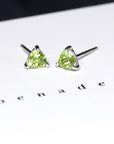 side view of peridot gemstone stud earrings small green gemstone trillion shape earrings montreal made custom jewelry color gemstone earrings unisex fine jewelry montreal handmade in little itlay jewelry studio