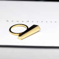 Back view of bena jewelry edgy vermeil gold unisex minimalist ring silver gold plated fine jewelry designer montreal ethical jewelry studio handmade in montreal unisex minimalist fine jewelry