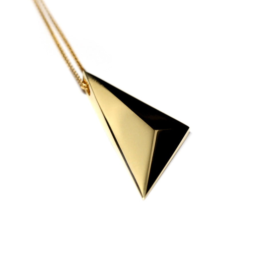 Edgy pendant Bena Jewelry montreal designer vermeil gold unisexe minimalist bold jewelry desgin montreal made in canada silver gold plated pyramidal unisexe pendant jewelry