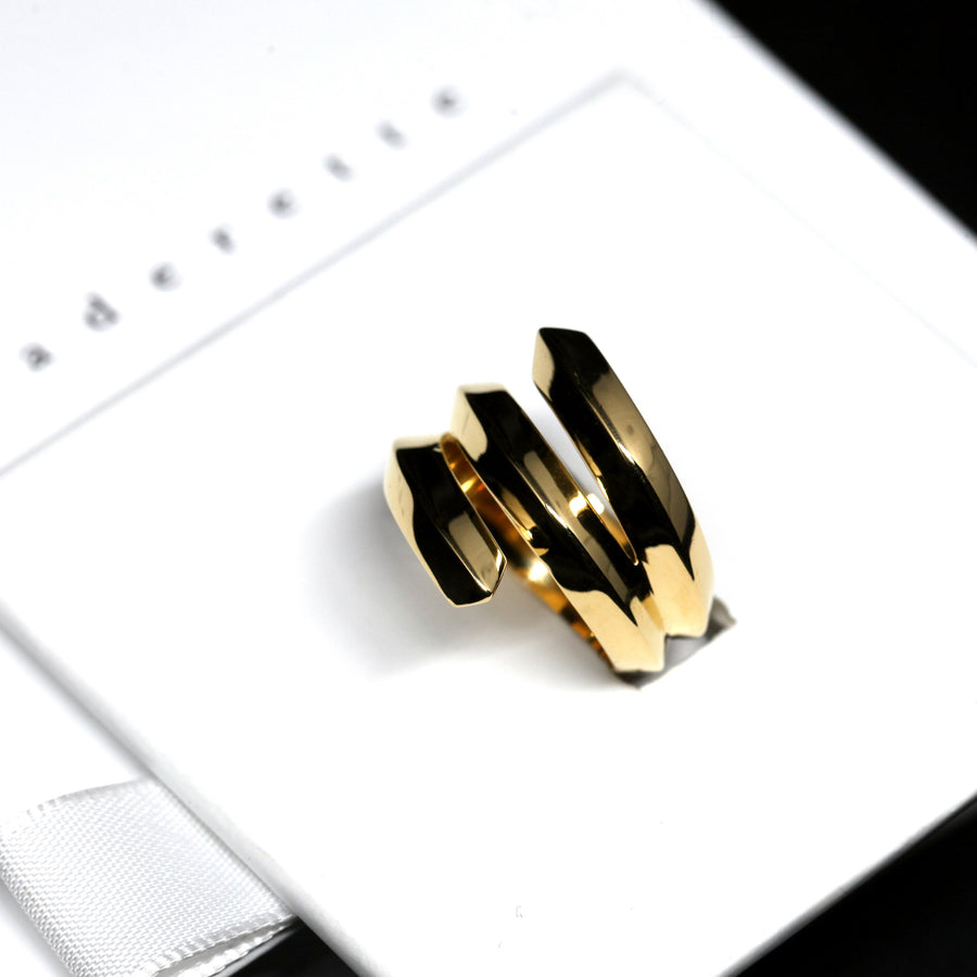 top view of bena jewelry edgy ring embrace silver gold plated cocktail ring montreal handamde in canada fine jewelry embrace ring gold plated silver custom made edgy minimalist unisex jewelry