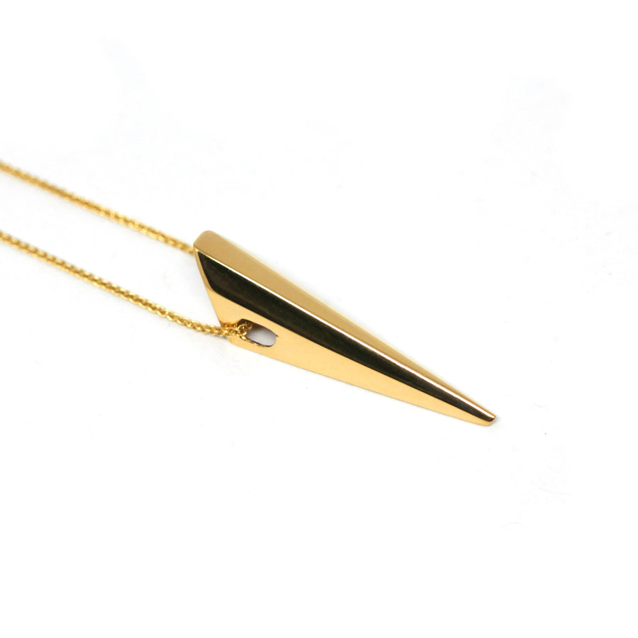 Side view of vermeil gold pendant bena jewelry montreal unisexe minimalst silver gold plated bold jewelry montreal made in canada