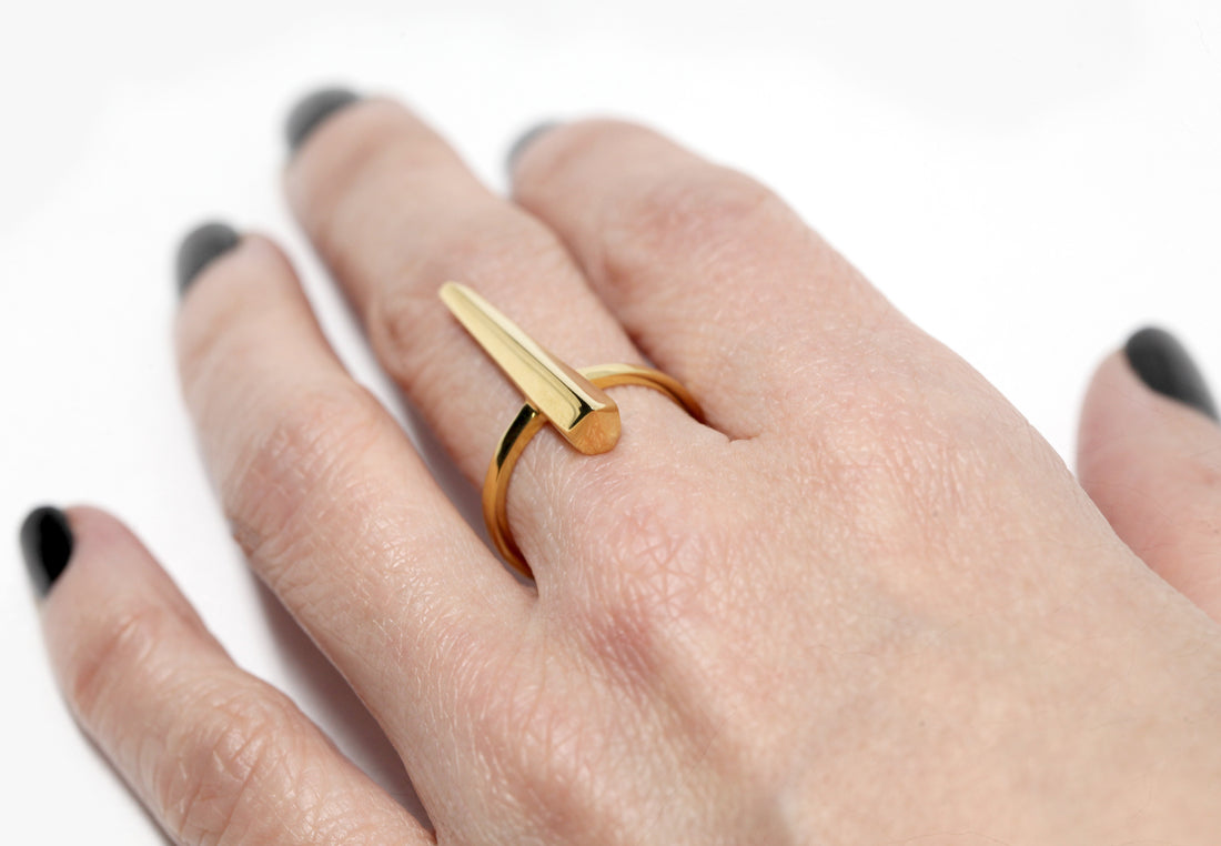 Back view of edgy ring vermeil gold benajewelry custom made in montreal handmade in canada minimalist unisexe straight ring montreal custom made fine jewelry specialist