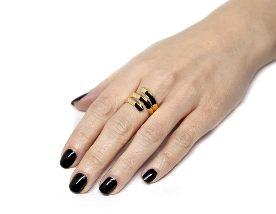 Front view of a girl wearing embrace vermeil gold ring bena jewelry montreal made in canada fine jewelry yellow gold edgy ring designer handmade in montreal showroom in montreal little italy