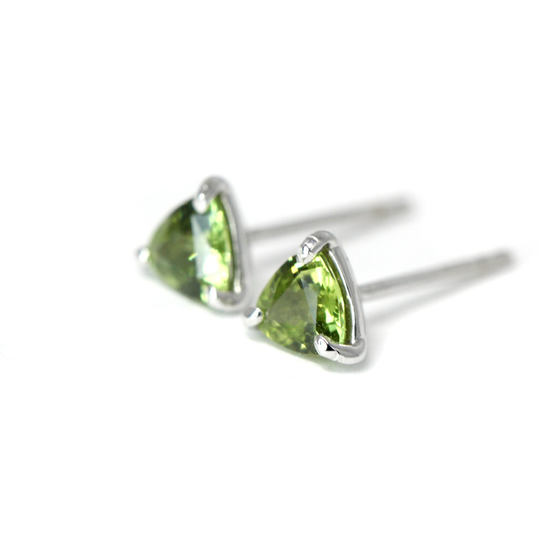 Front view of green sapphire trillion shape studs earrings Bena Jewelry ethical mining montreal little italy jeweler minimalist color gems jewelry montreal made in canada small color gemstone earrings