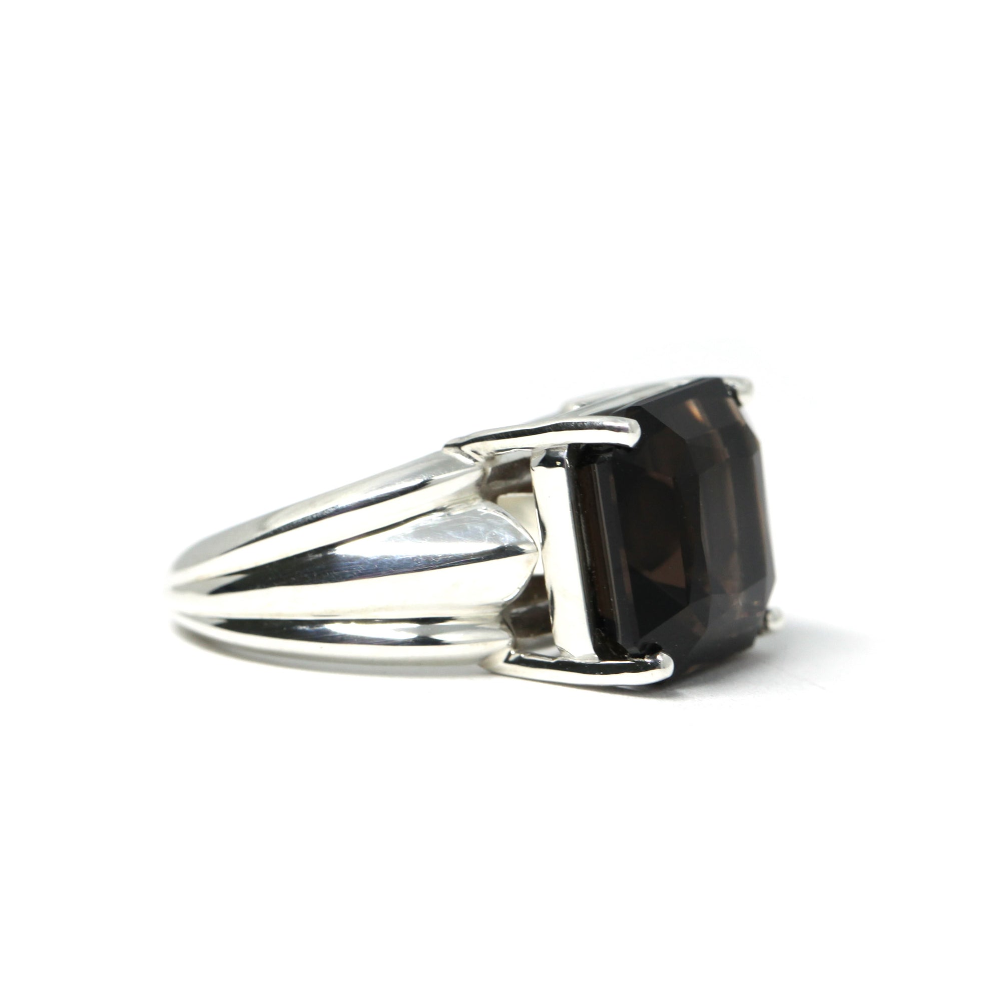 Edgy cocktail ring bena jewelry montreal fine jewelry designer otocgon black gemstone ring custom designer montreal