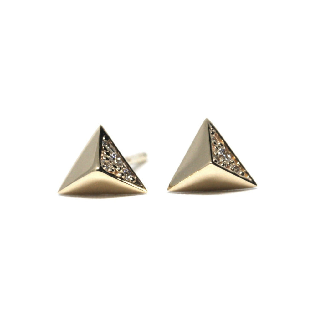 A detailed artistic close-up of the Delta Diamond Studs Edition 2, highlighting the intricate pyramid design, sparkling natural diamonds, and polished yellow gold surface. Crafted by Bena Jewelry in Montreal, Canada, this image captures the edgy and unisex essence of the earrings.