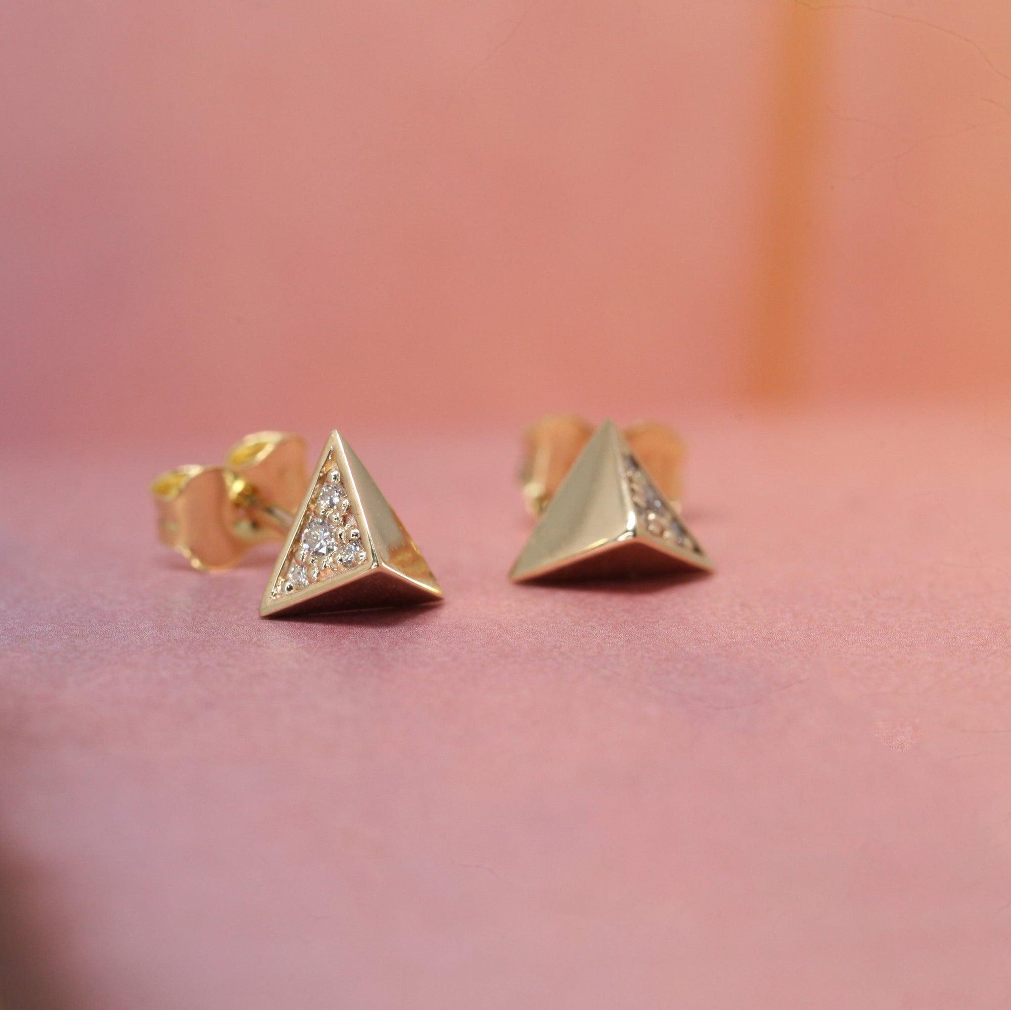 Front view of the Delta Diamond Studs Edition 2, showcasing the pyramid shape and precise diamond pavé. Designed by Bena Jewelry in Montréal, Canada.