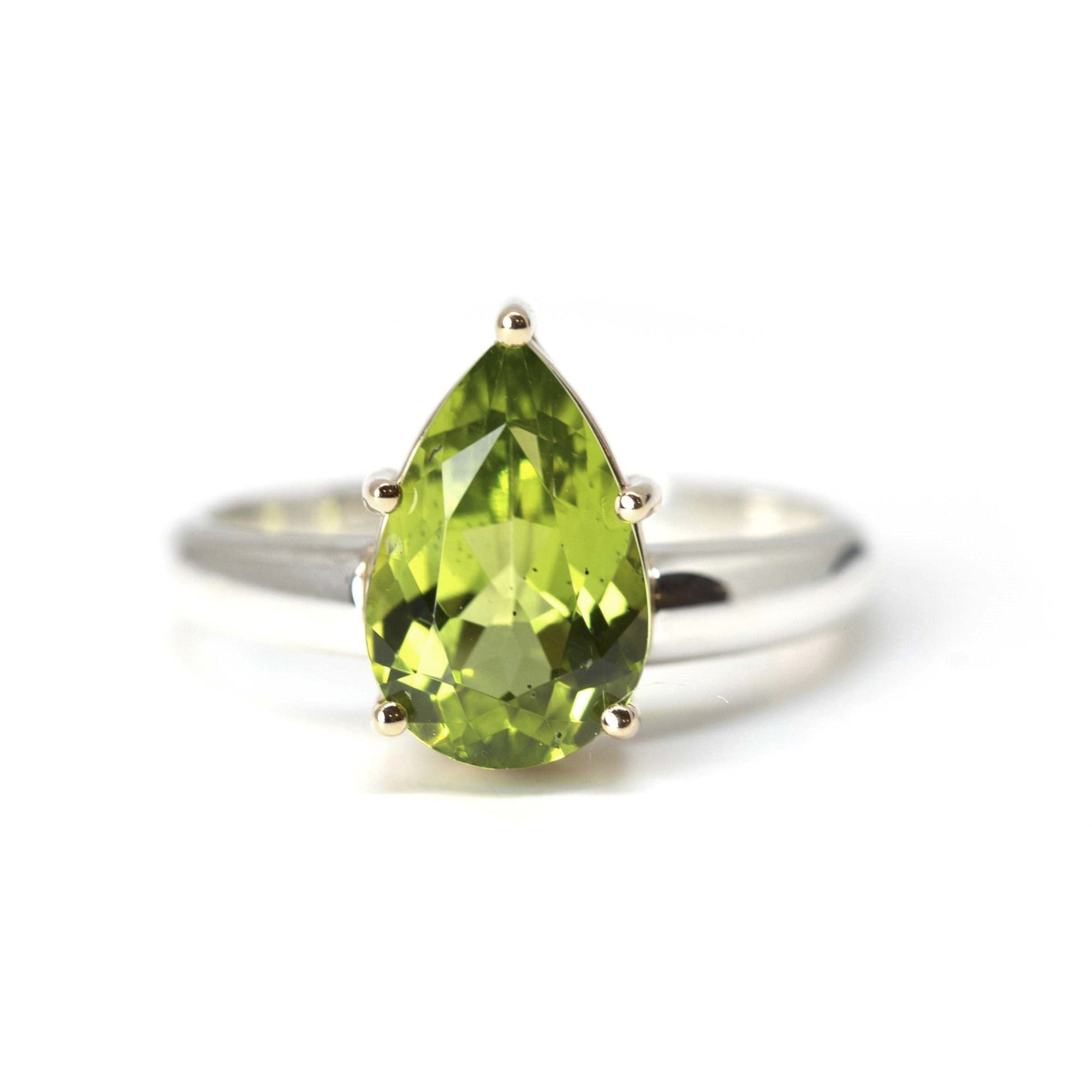 Vivid Green Peridot Pear Ring on white background – A striking cocktail ring featuring a vibrant pear-cut peridot, handcrafted in Montreal by Bena Jewelry.