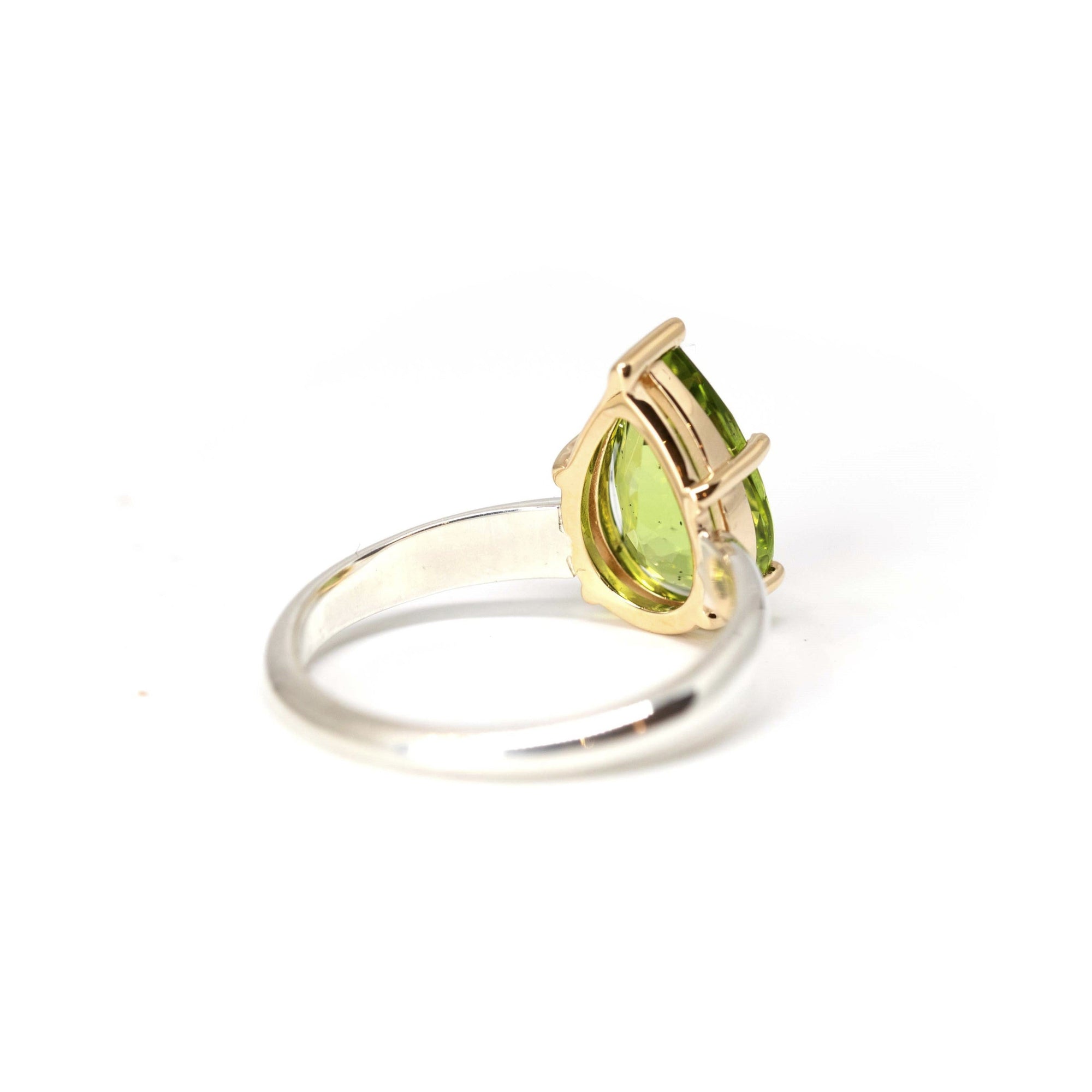 Close-up of peridot ring – A deep green Pakistani peridot set in a sleek designer ring, emphasizing its rich color and elegant shape.