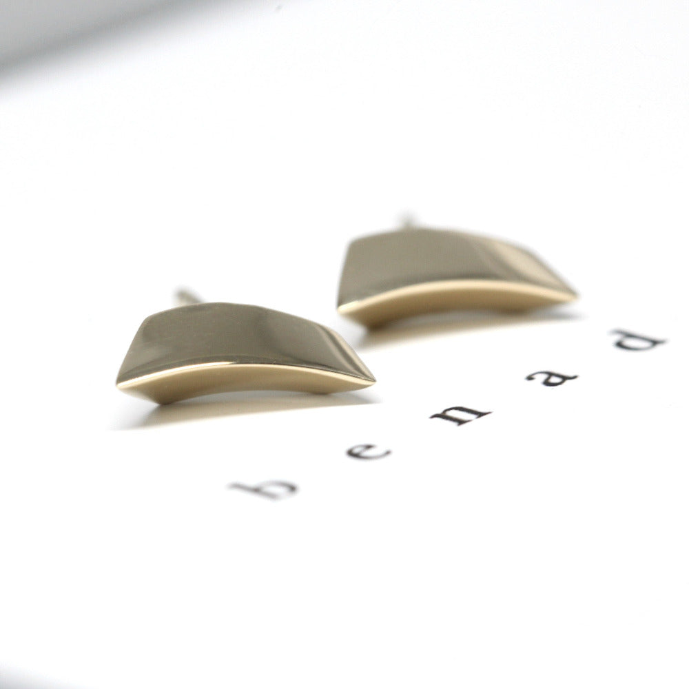 Contemporary unisex earrings made of yellow gold, showcasing a volumetric design and Montreal-based craftsmanship.