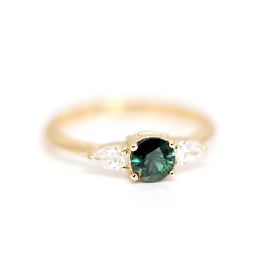 round green sapphire yellow gold bridal ring by bena jewelry designer montreal