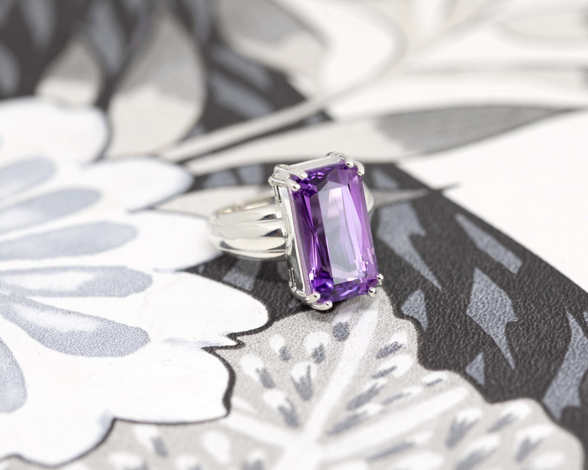 SCISSOR CUT LARGE AMETHYST | Silver Ring