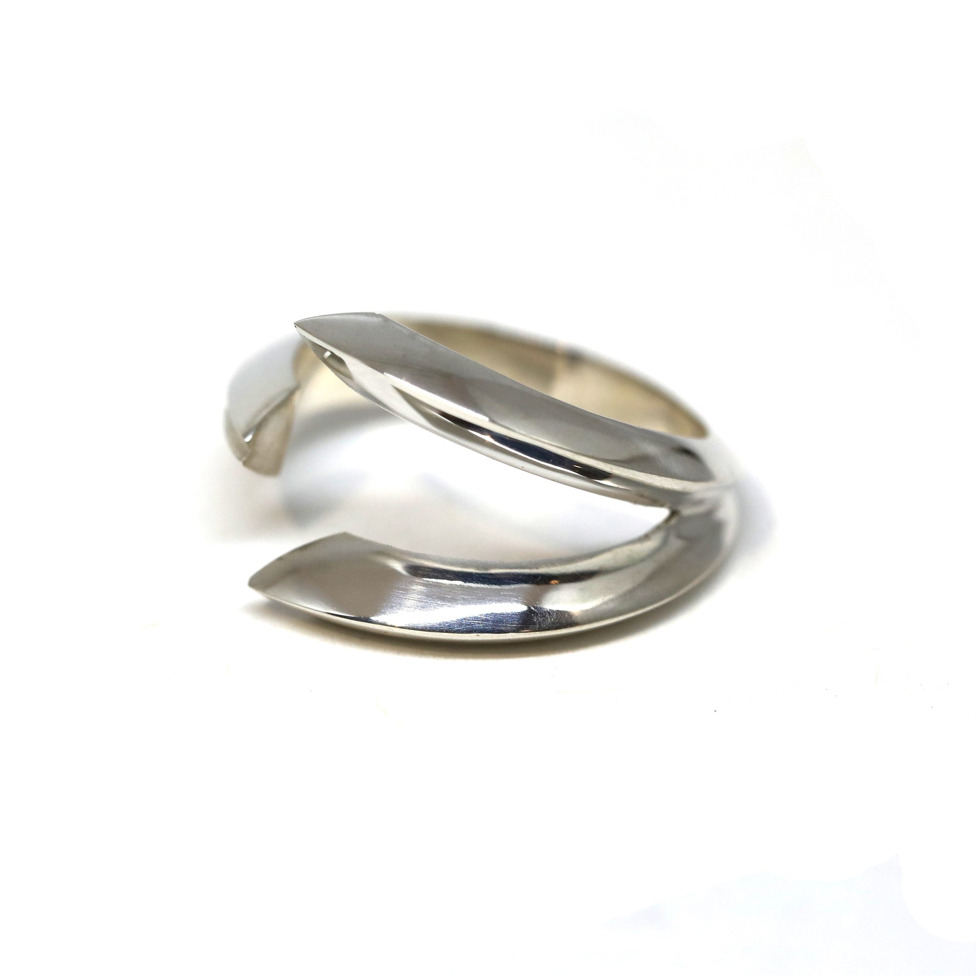 Fang Ring in White Gold on white background – An edgy unisex ring in solid white gold, featuring a sharp and modern open-ended design. Handmade in Montreal.