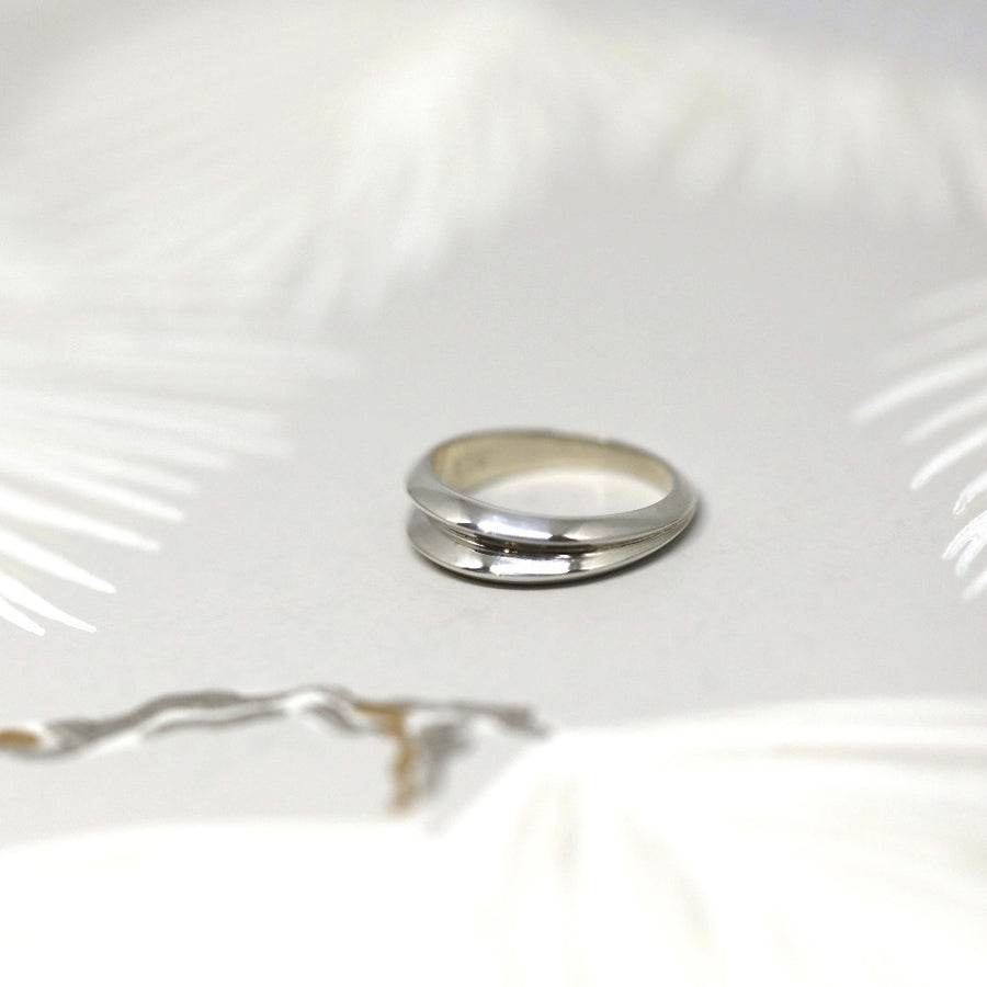 bena jewelry minimalist white gold wedding band montreal